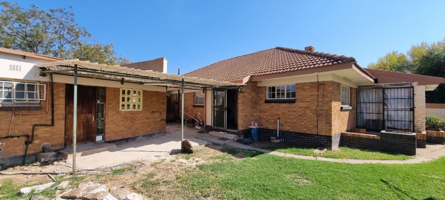 5 Bedroom Property for Sale in Parys Free State